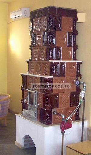 Semineu din teracota cu registru sau serpentina, stil centrala [REG-05]